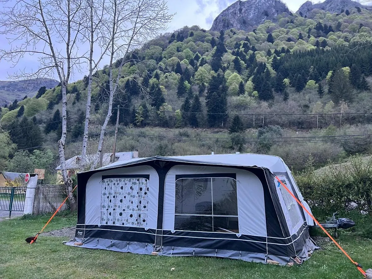 Grande Caravane Avec Auvent Au Milieu Du Parc Naturel Des Pyrenees Campan 0*,
